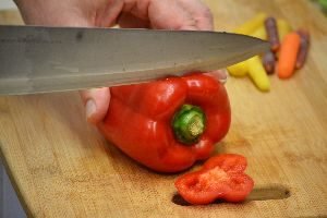 31 noodles slicing the red bell pepper_small