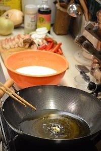 6 tempura garlic clove in hot oil_small