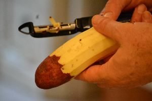 Gordon peeling his sweet potato_small