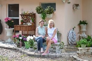 Julie and Veronica backyard Easter 2016_small