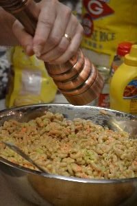 MS ingredients adding the freshly ground pepper_small