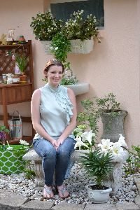 my Veronica outside Easter_small