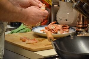 shrimp step four Gordon preparing shrimp_small