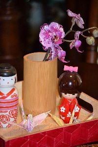 Orchids_in_bamboo_cup