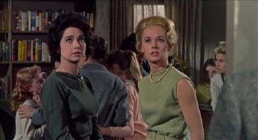 The_Birds_Alfred_Hitchcock_Tippi_Hedren_Suzanne_Pleshette_pic_1_small
